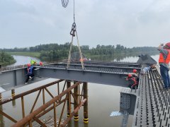 復新河大橋現場施工有序進行中